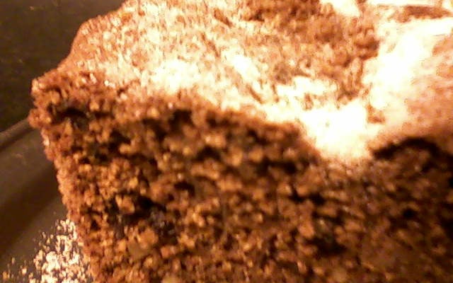 Bolo de maçã com nozes e passas