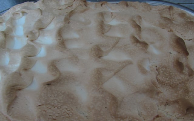 Torta de banana com creme e suspiro do Marcelo