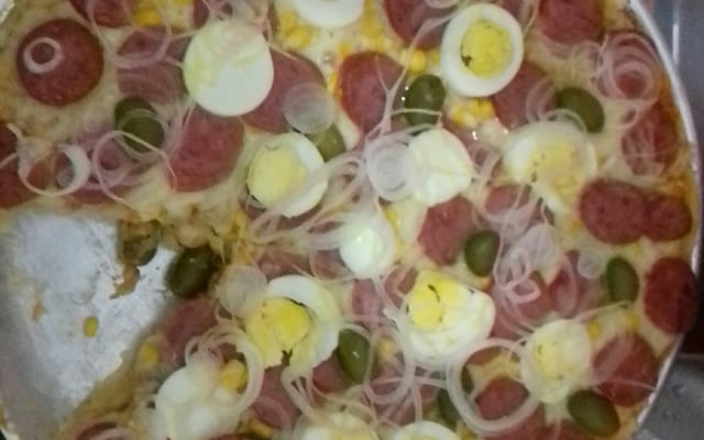 Pizza de calabresa (massa fina)