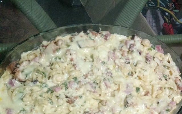 Macarrão aos 4 queijos e bacon