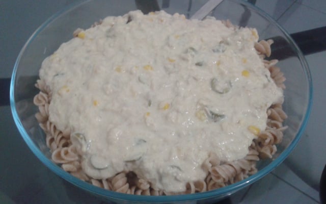 Macarrão com atum ao molho branco