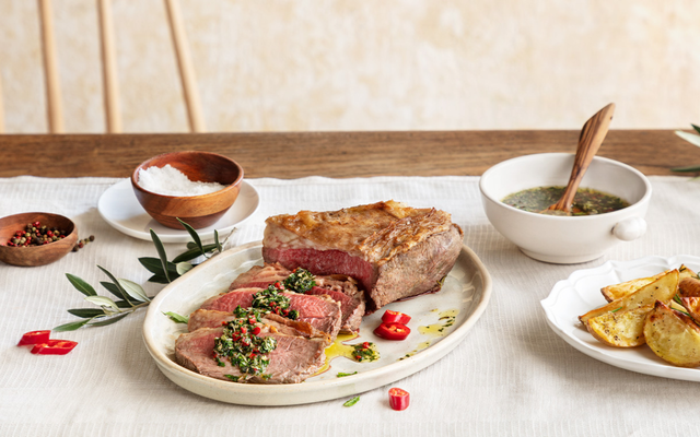 Maminha com Molho de Ervas e Batatas assadas