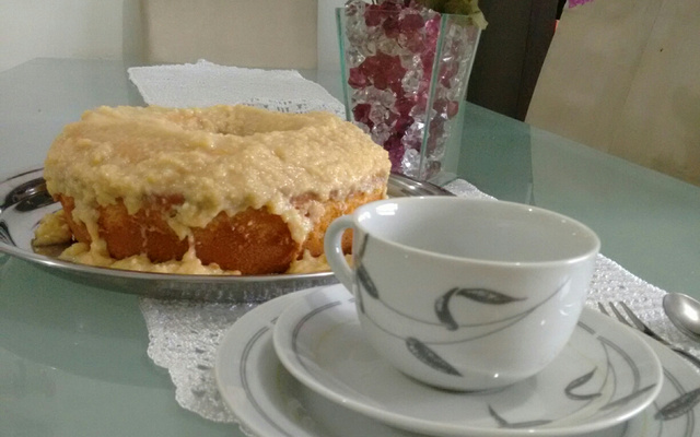 Bolo de Liquidificador com Calda de Coco