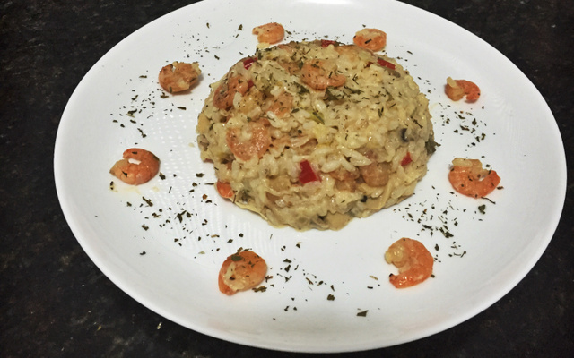 Risoto de camarão flambado com alho-poró e champignon