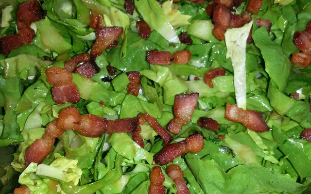 Salada de escarola com bacon