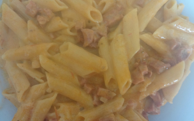 Macarrão Mini Penne com calabresa na panela da pressão