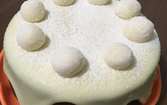 Bolo vulcão de leite em pó com creme de avelã