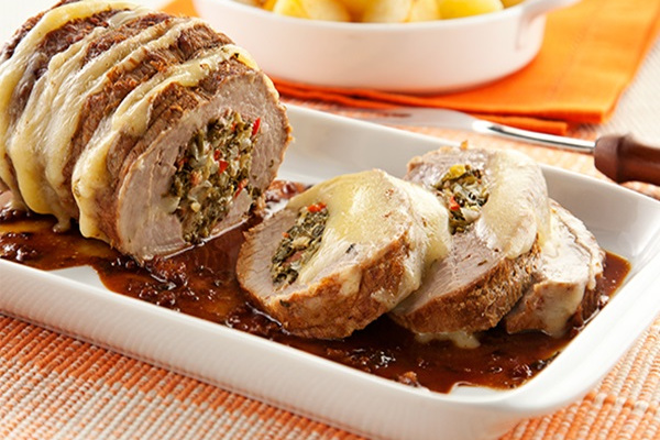 Lagarto recheado com escarola e mussarela