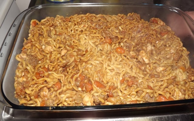 Yakissoba de carne, frango e camarão
