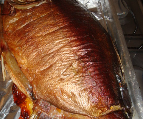 Pacu assado com farofa