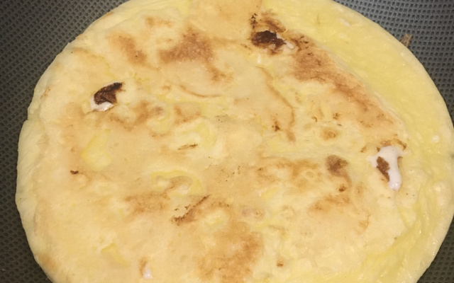 Pão de queijo de frigideira - 3 ingredientes