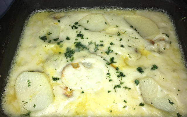 Filé de merluza com batata no forno