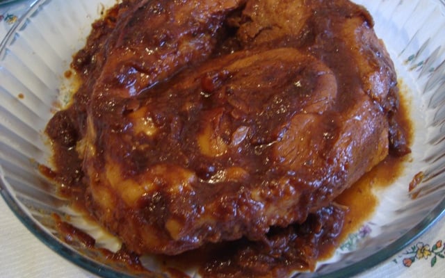 Pernil ao molho de cebola