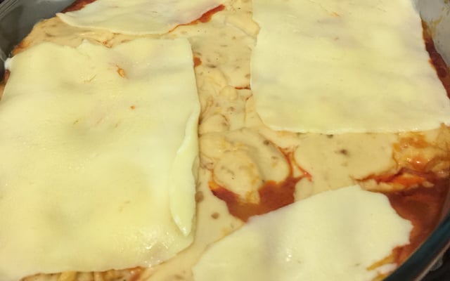 Canelone de presunto e queijo a dois molhos