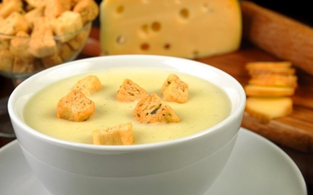 Sopa de Batata com 3 queijos