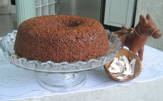 Bolo de macaxeira (aipim) caramelado