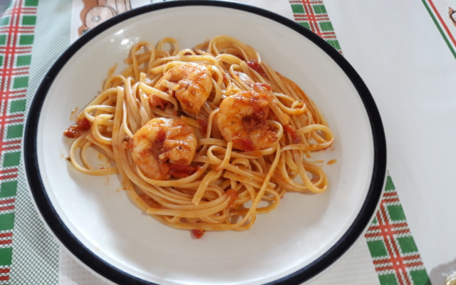 Linguine com camarão branco ao molho especial