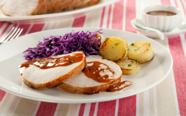 Filé suíno ao molho de maracujá, laranja e mel