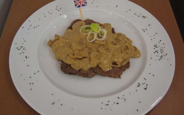 Bife acebolado à Inglaterra