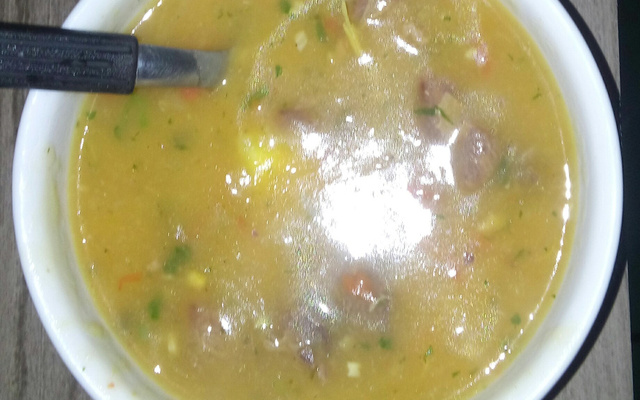 Deliciosa sopa de mandioca com costela