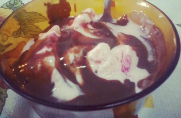 Sorvete com brigadeiro delícia