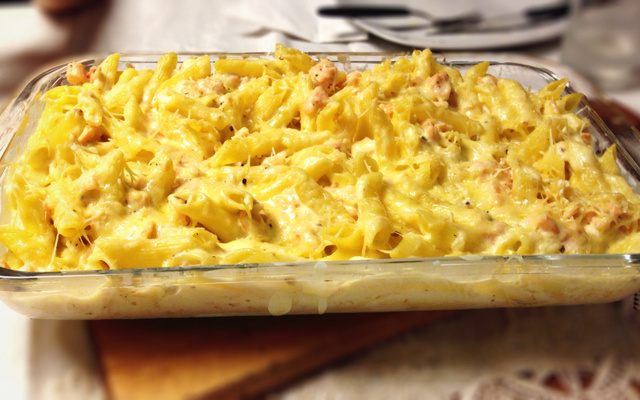 Penne com salmão ao molho branco