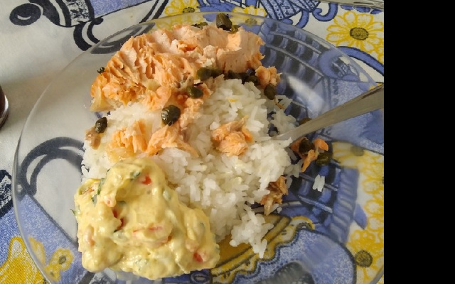 Peixe Empanado com Molho Tártaro