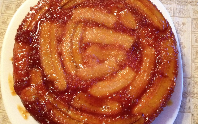 Bolo de banana caramelado