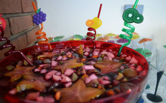 Ponche de frutas sem álcool