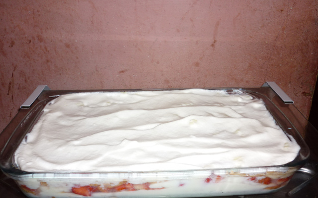 Torta de bolacha com morangos à moda Dani