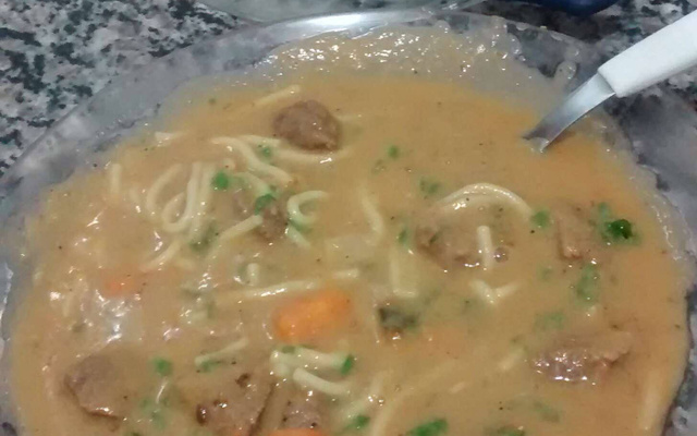 Sopa de feijão com carne