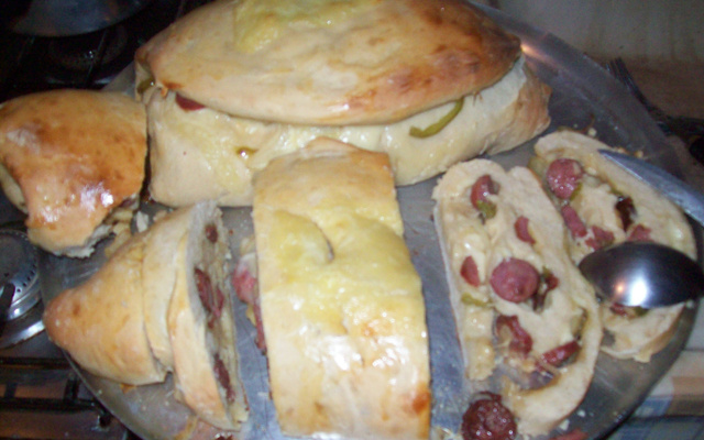 Pão de cebola e calabresa