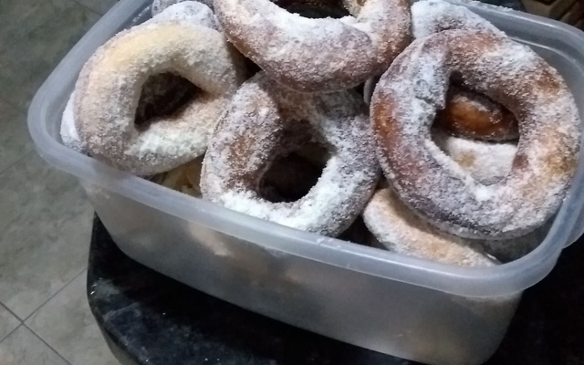 Rosquinha de leite condensado simples e fácil.