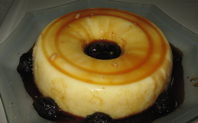 Manjar branco com ameixa