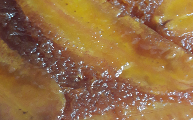 Bolo de banana caramelizada