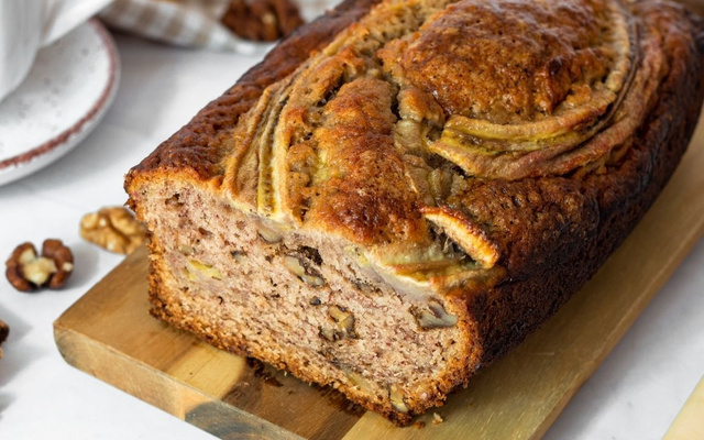 Bolo de banana com amaranto com formato retangular