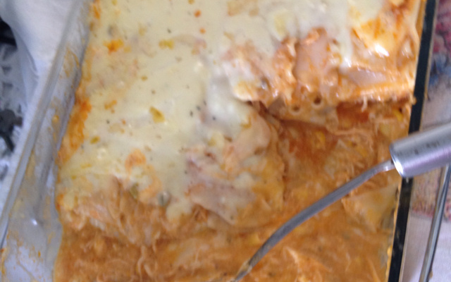 Panqueca com recheio de carne moída e mussarela