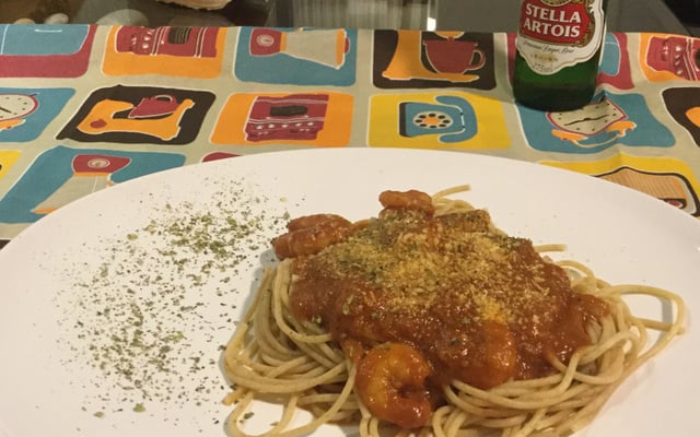 Macarrão ao molho de camarão