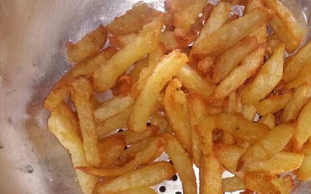 Batata frita com queijo parmesão