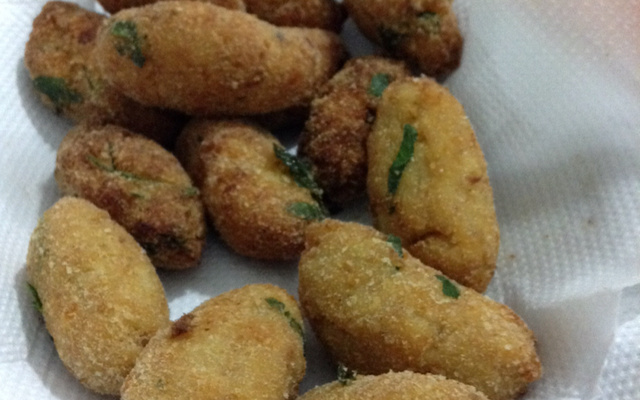 Bolinho de peixe para aperitivo