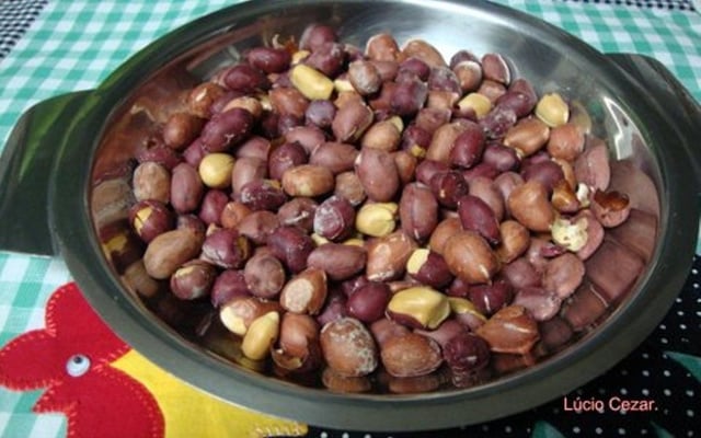 Amendoim torrado no micro-ondas