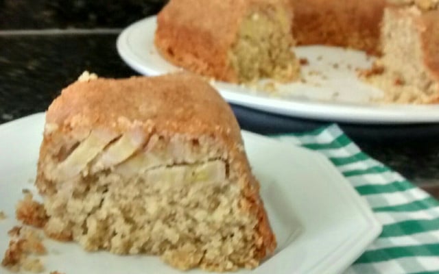 Bolo de banana com aveia e leite condensado da Renatinha