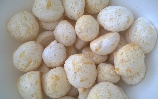 Biscoito de polvilho azedo com queijo