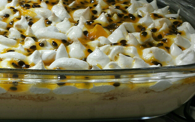 Pavê de maracujá com suspiro