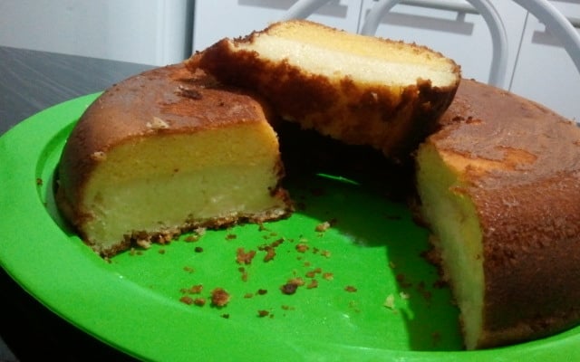 Bolo de milharina cremoso