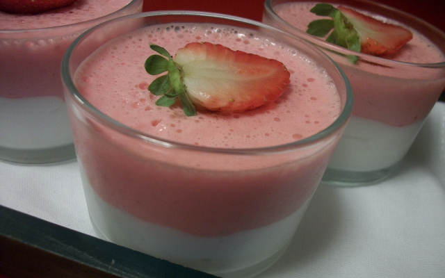 Maria-mole com creme de morango