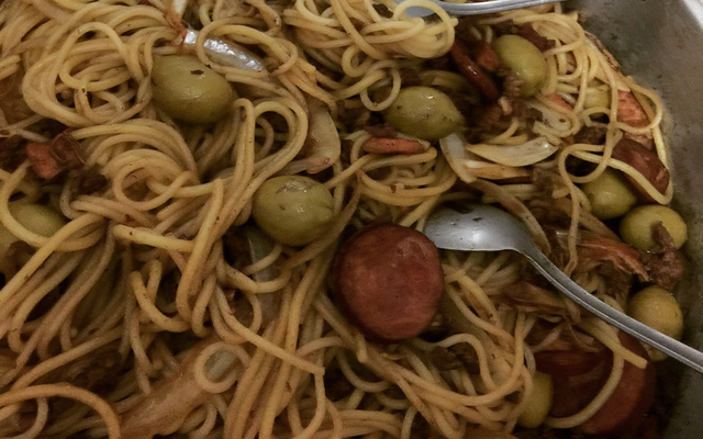 Macarrão rápido com calabresa e bacon