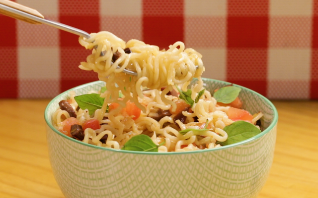 Macarrão instantâneo à primavera