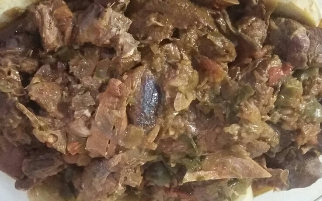 Carne de bode ao molho doce