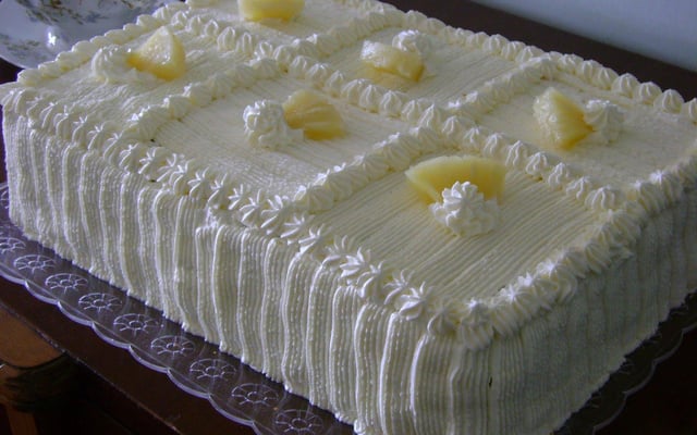 Bolo de abacaxi gelado
